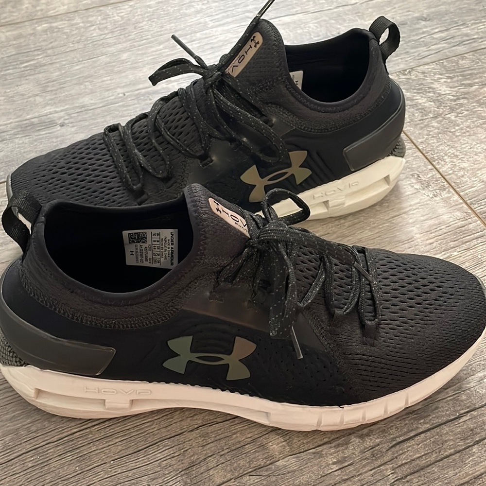 Men’s Under Armour Phantom performance sneakers. Size 10. Worn 4 times.